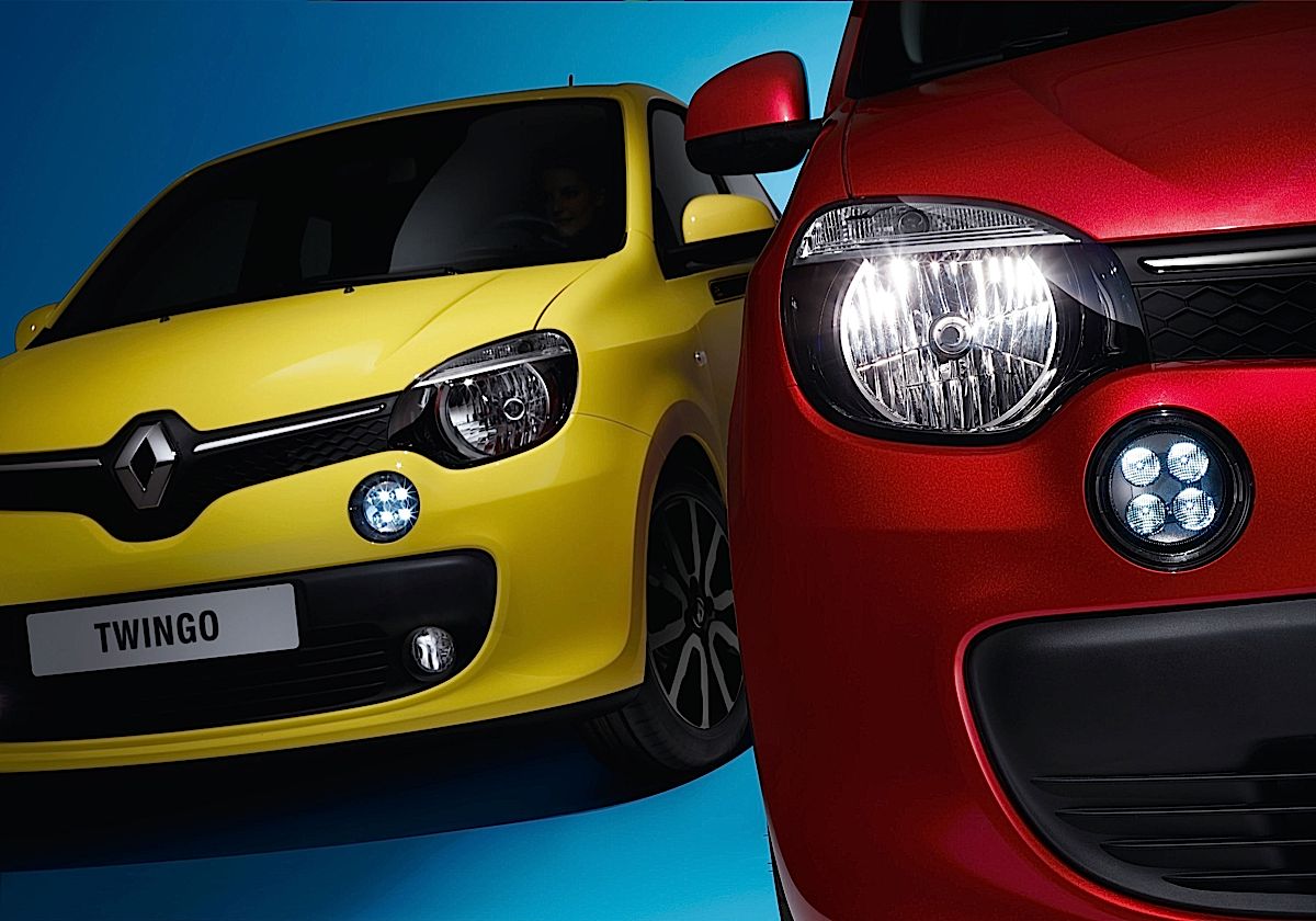 Renault Twingo Blue: Is It Actually Fun To Drive? - v6y8yl4