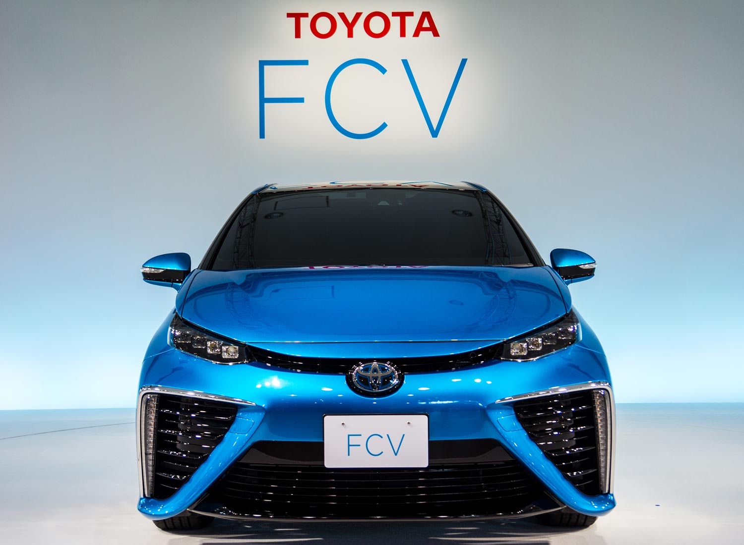 Toyota-Mirai-The-Future-Hydrogen-Fuel-cell-car-from-Toyota-3