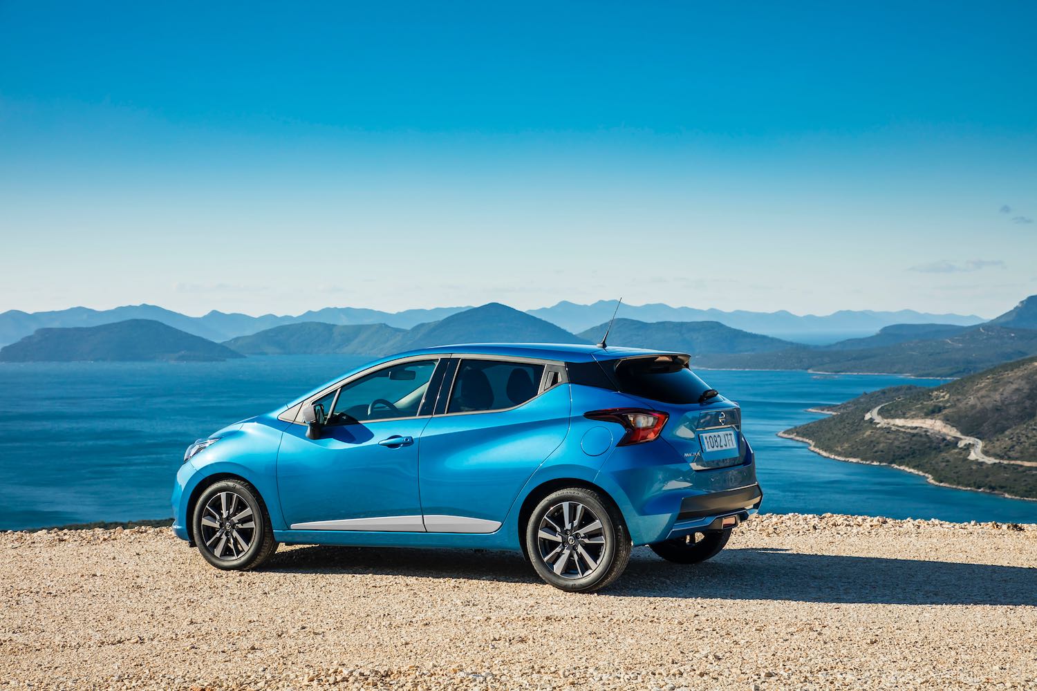 Jonathan Humphrey reviews the All-new nissan Micra 2107 for drive 6