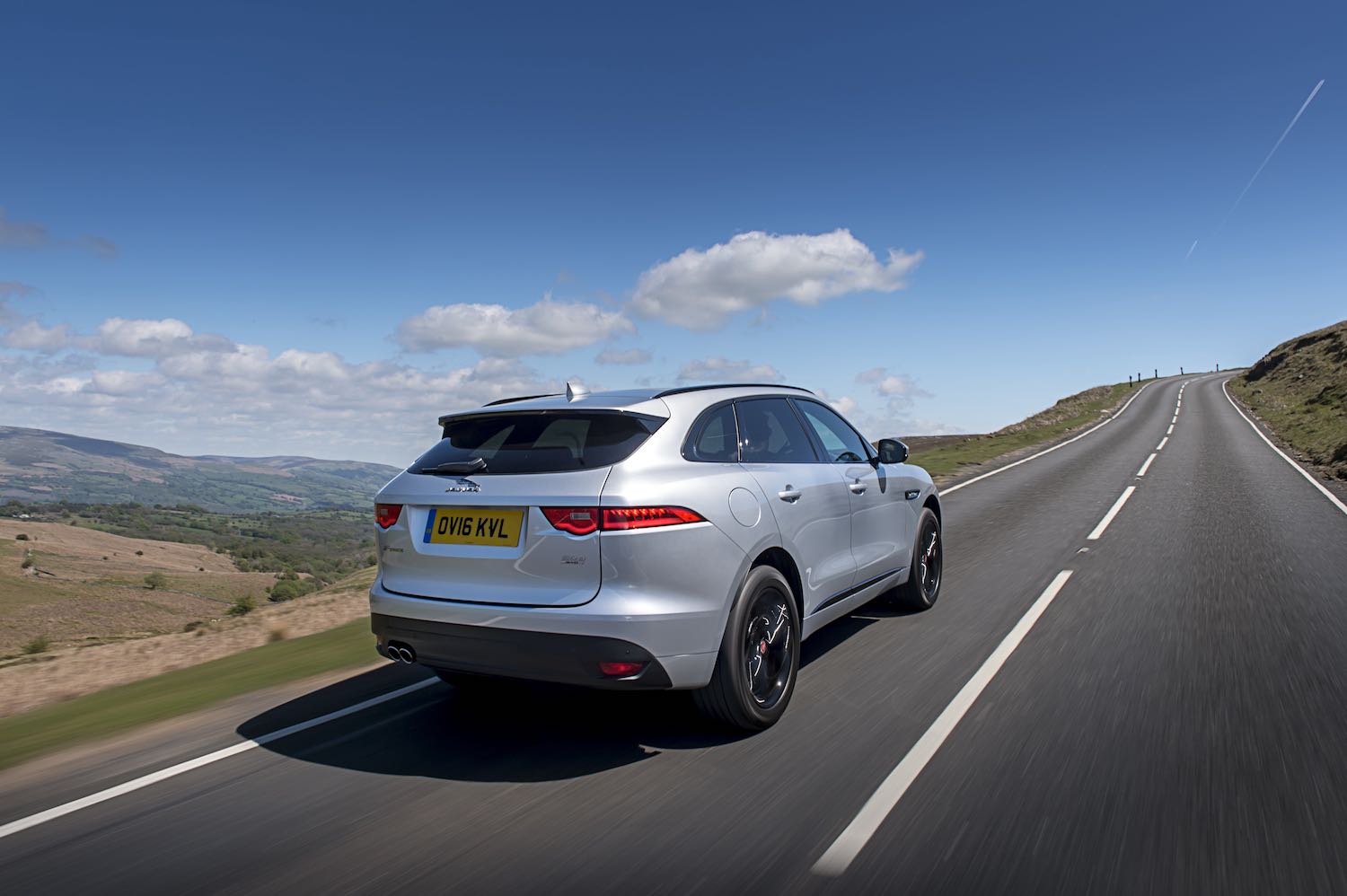Neil Lyndon reviews the Jaguar F-Pace for Drive.co.uk-10