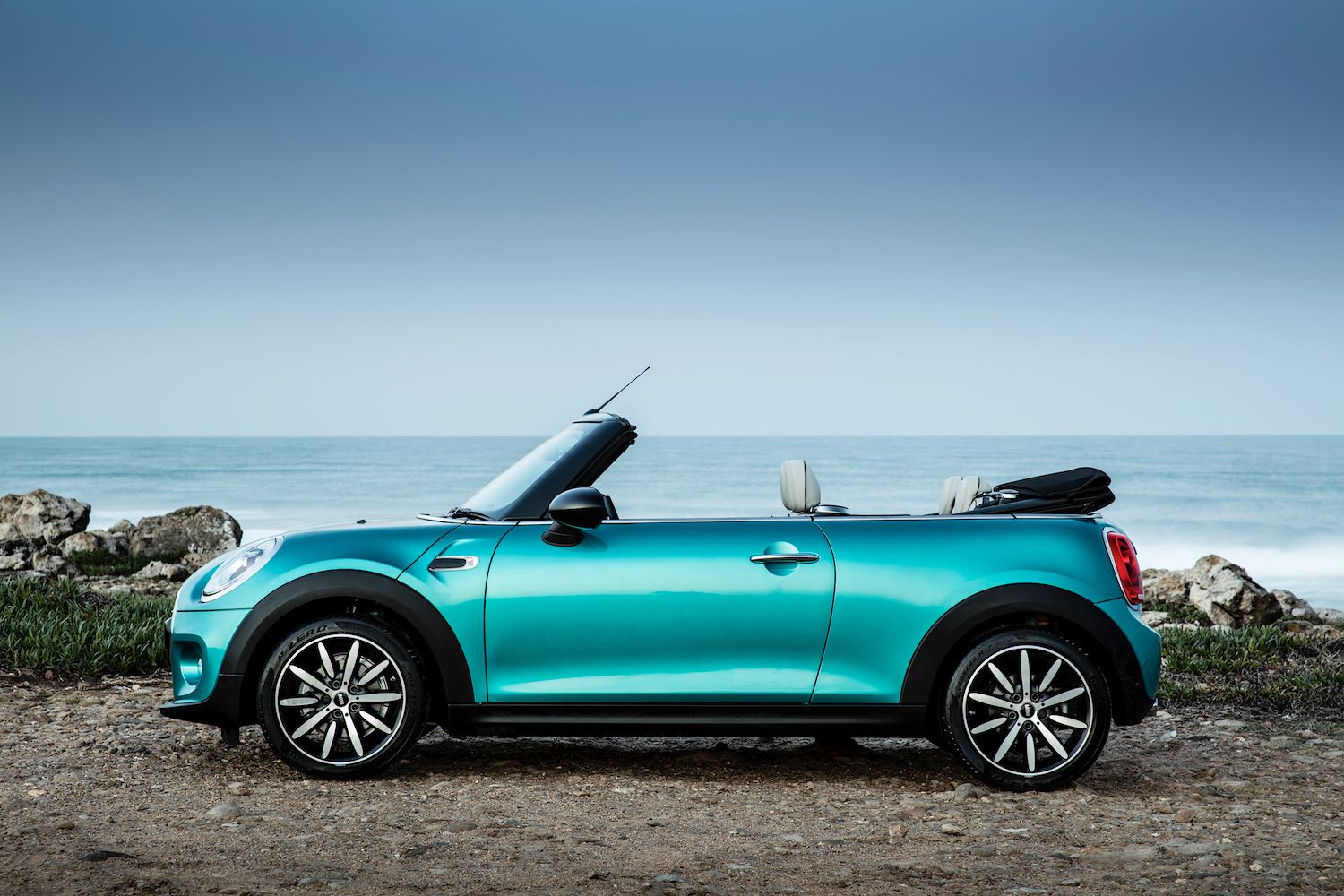 Neil Lyndon reviews the Best selling open top MINI Cooper Convertible for Drive 1