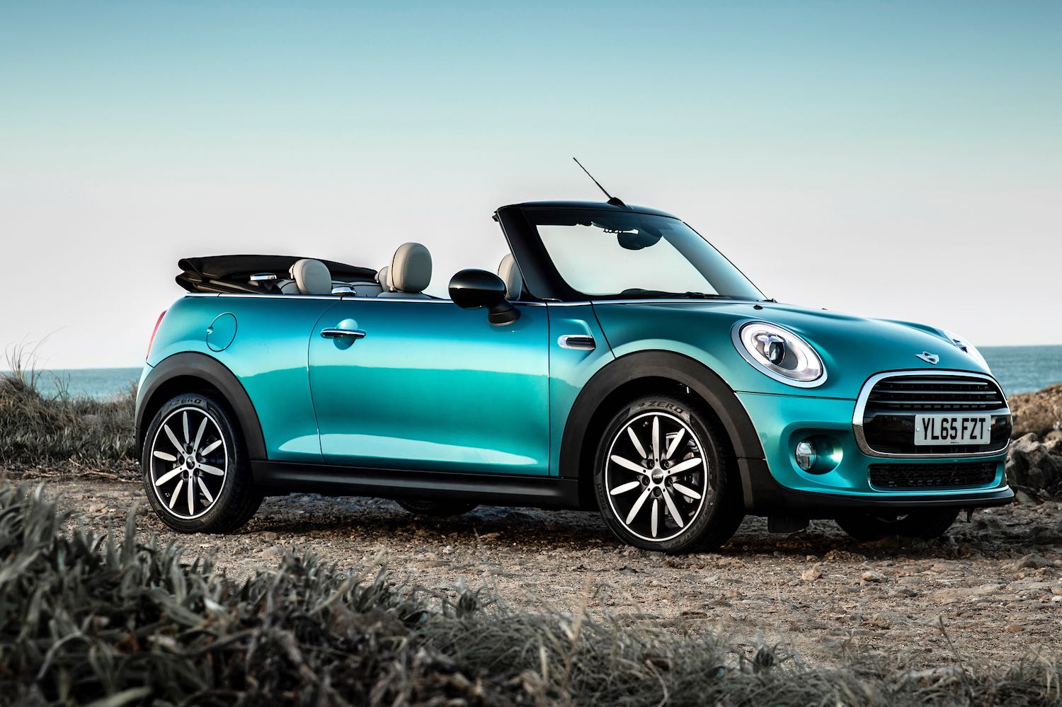 Neil Lyndon reviews the Best selling open top MINI Cooper Convertible for Drive 20