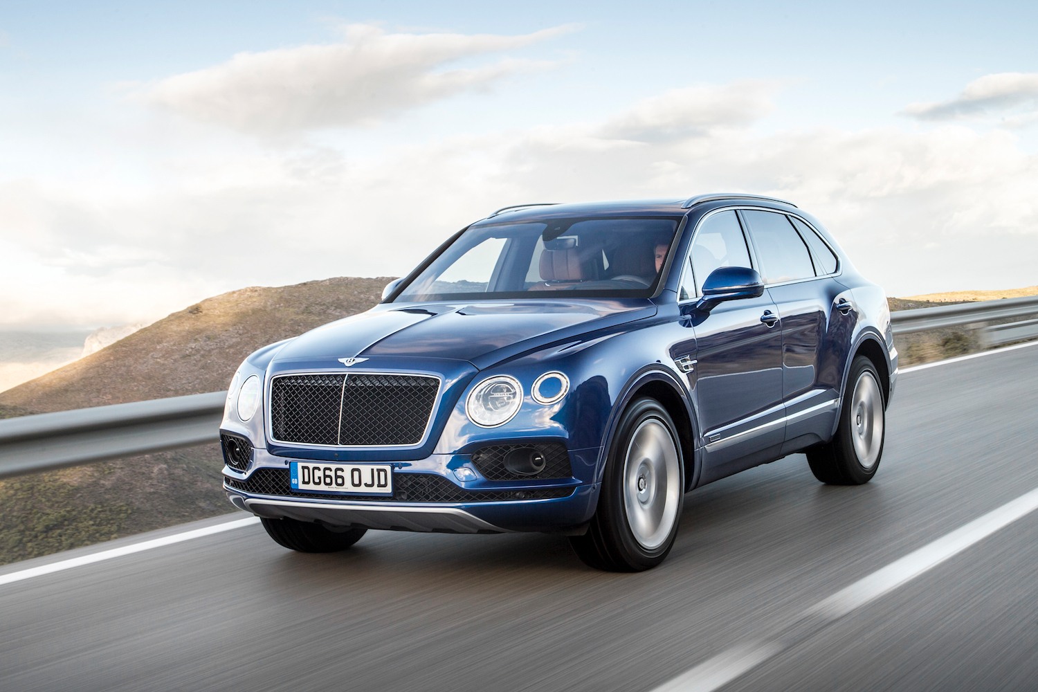 Neil Lyndon reviews the Bentley Bentayga for Drive 1