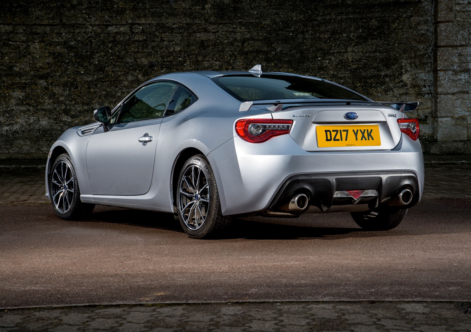 Tom Scanlan reviews the 2017 Subaru BRZ for Drive 16