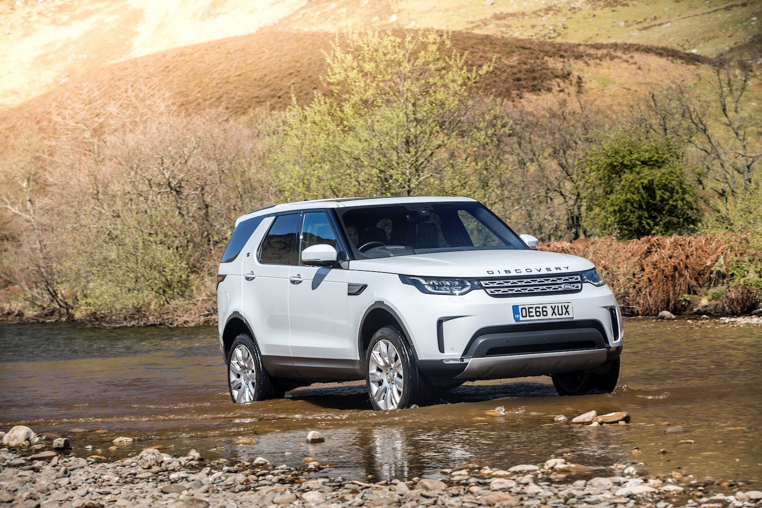 Neil Lyndon reviews the All New Land Rover Discovery in Scotland 10