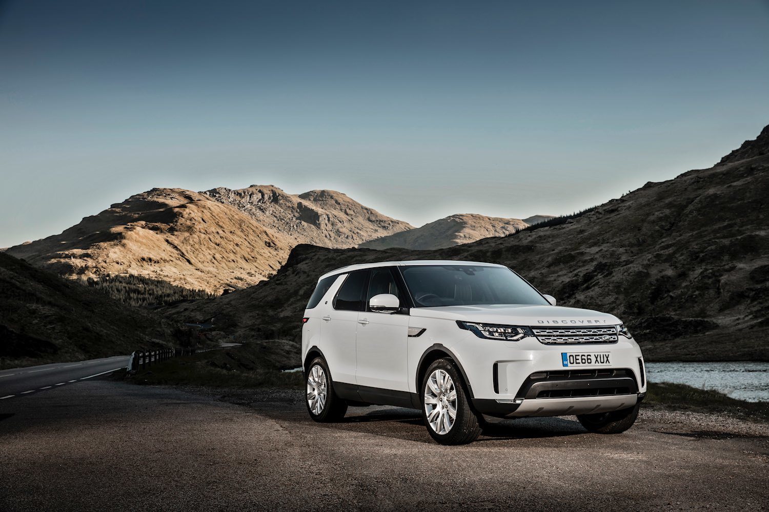 Neil Lyndon reviews the All New Land Rover Discovery in Scotland 11