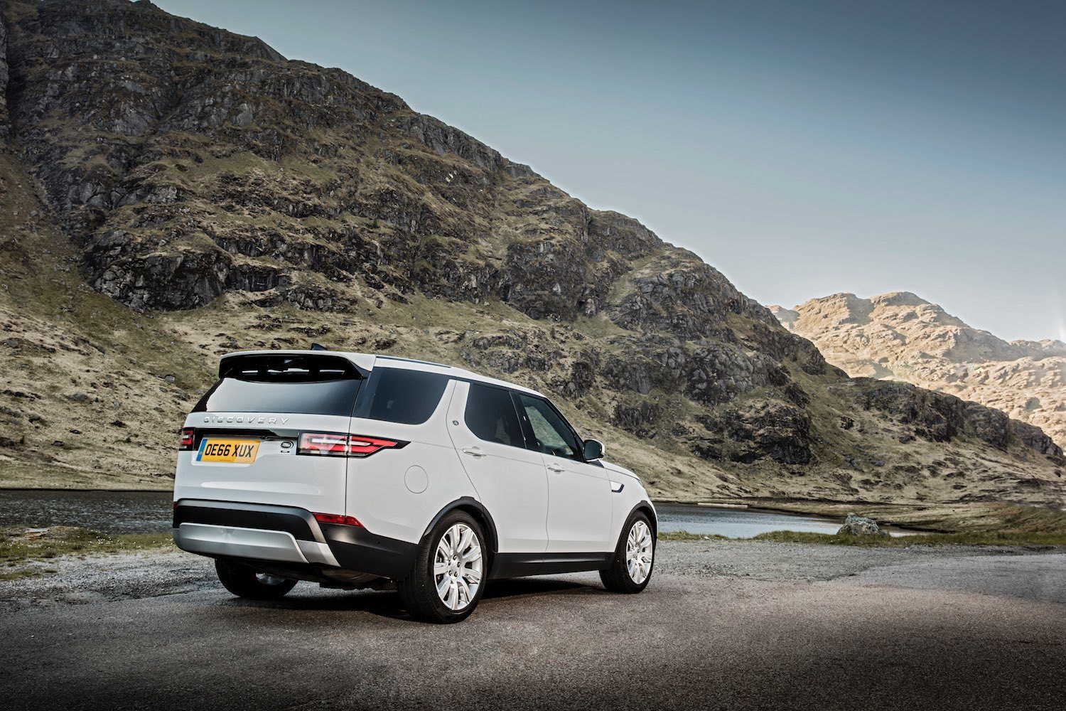 Neil Lyndon reviews the All New Land Rover Discovery in Scotland 12