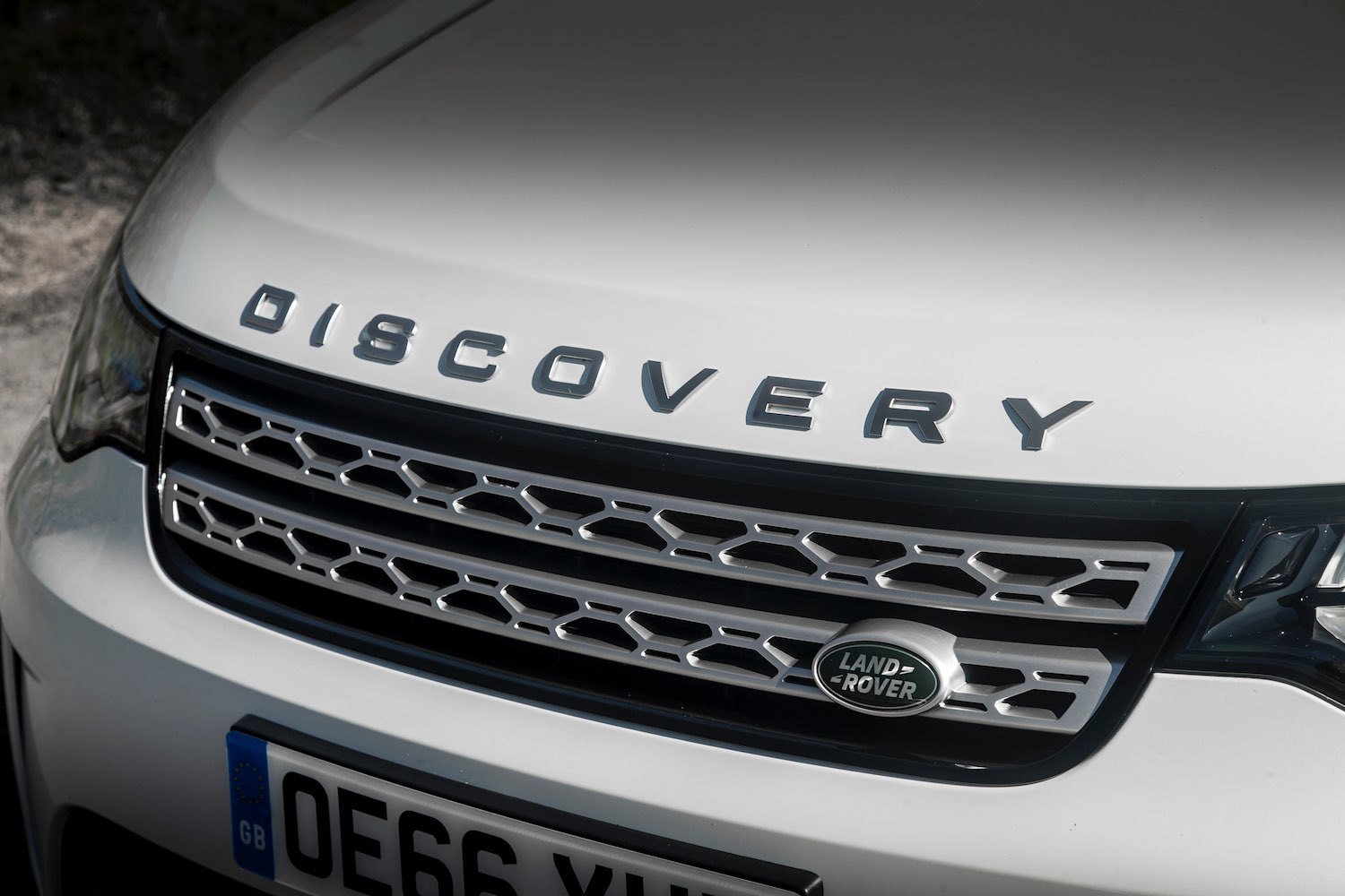 Neil Lyndon reviews the All New Land Rover Discovery in Scotland 15