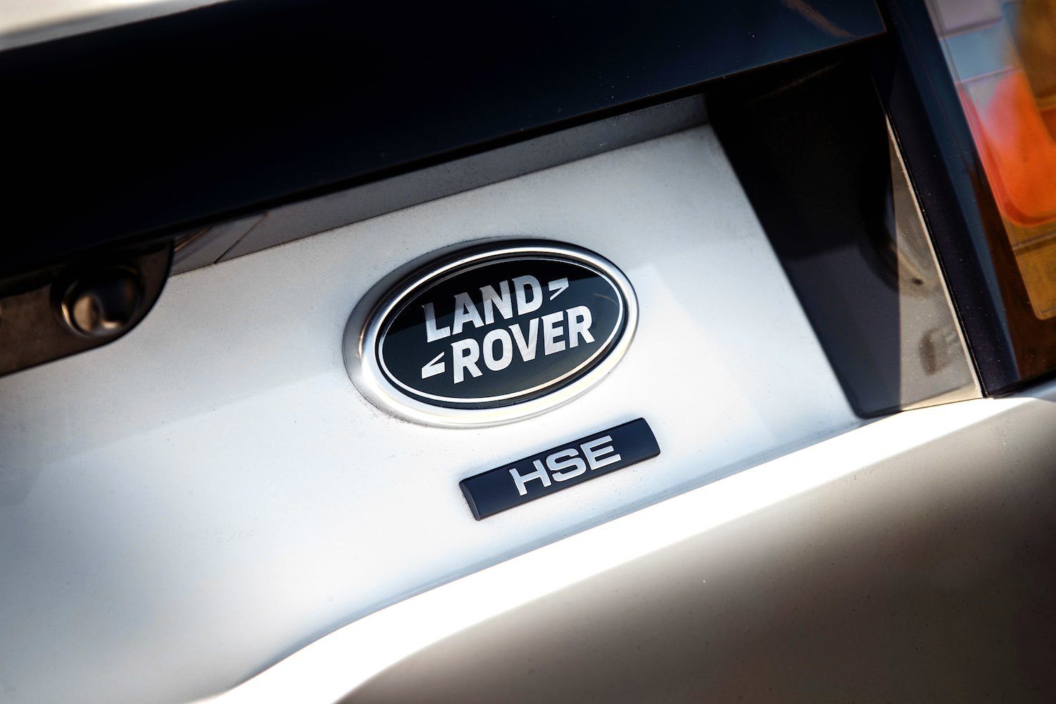 Neil Lyndon reviews the All New Land Rover Discovery in Scotland 16
