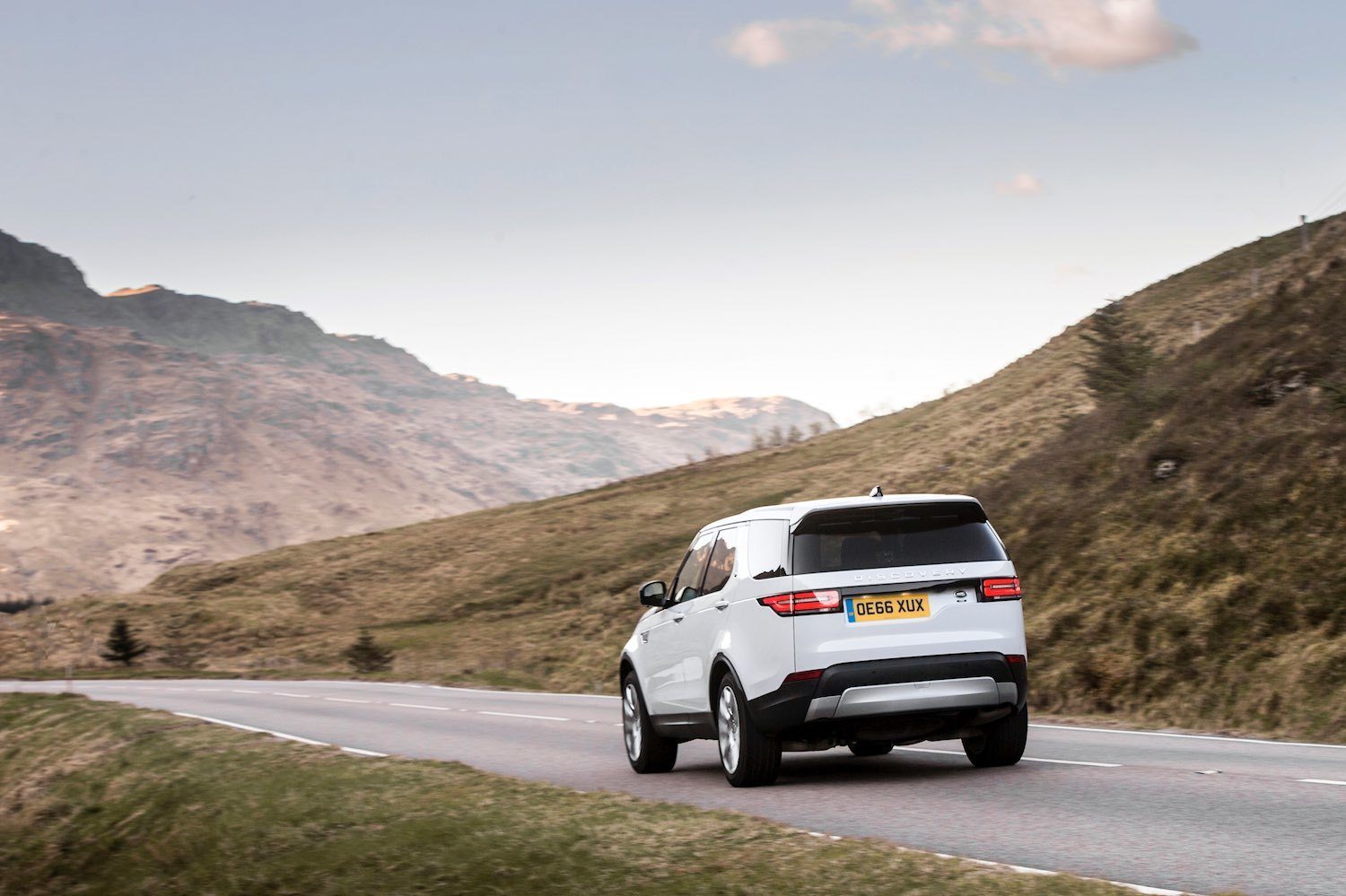 Neil Lyndon reviews the All New Land Rover Discovery in Scotland 2