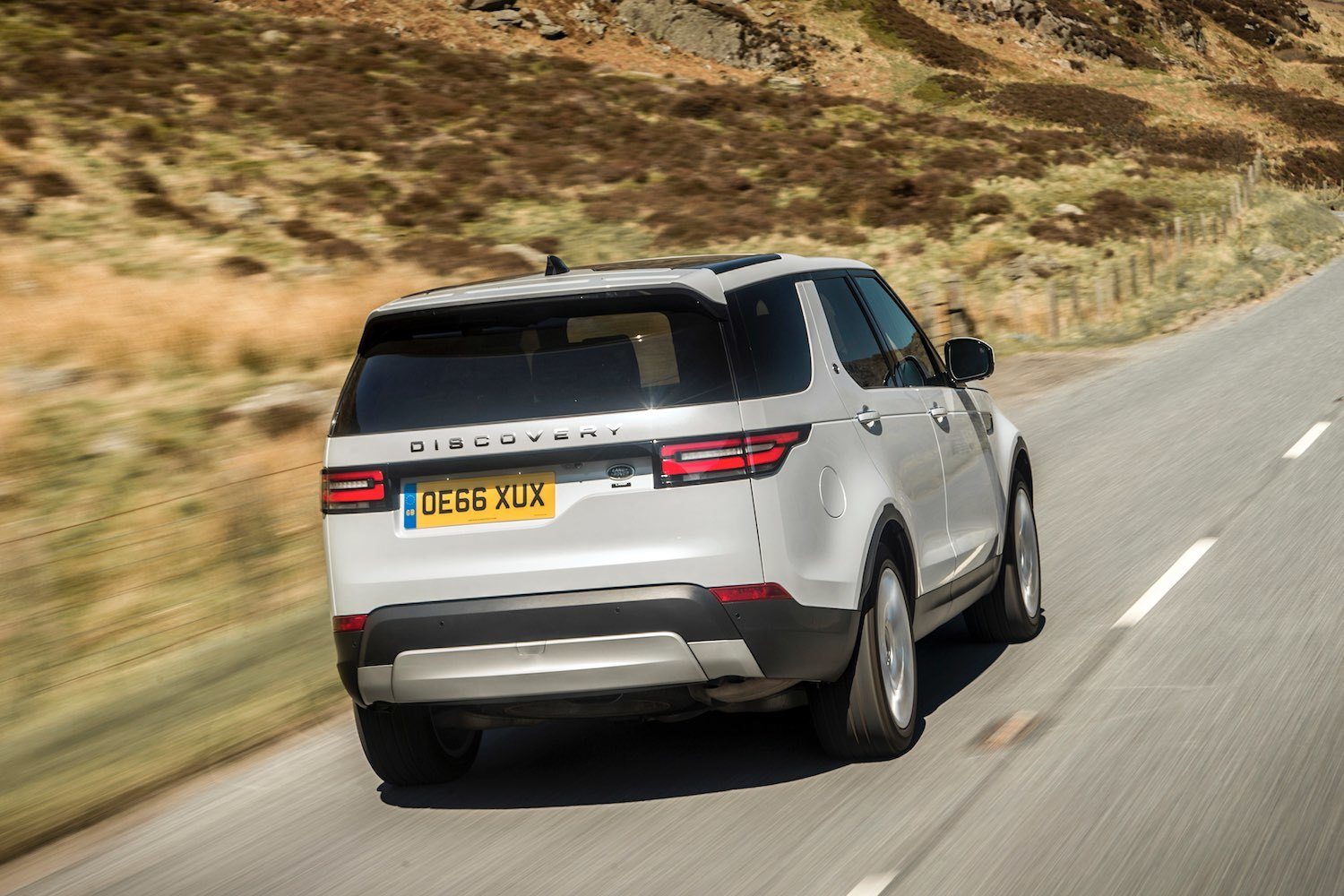Neil Lyndon reviews the All New Land Rover Discovery in Scotland 4