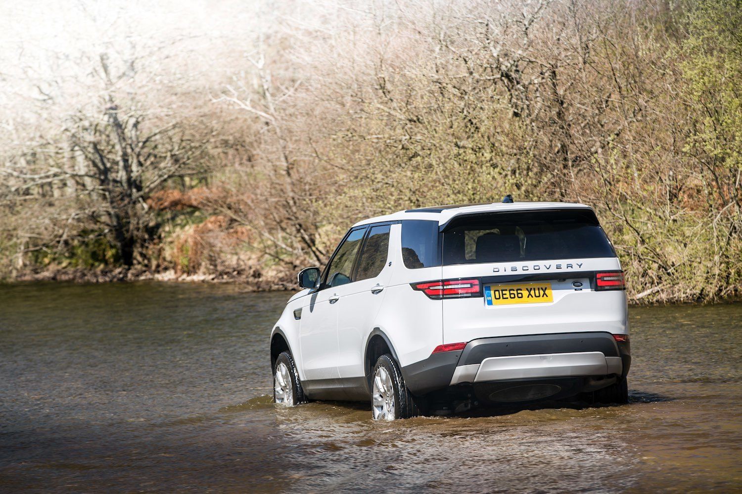 Neil Lyndon reviews the All New Land Rover Discovery in Scotland 9