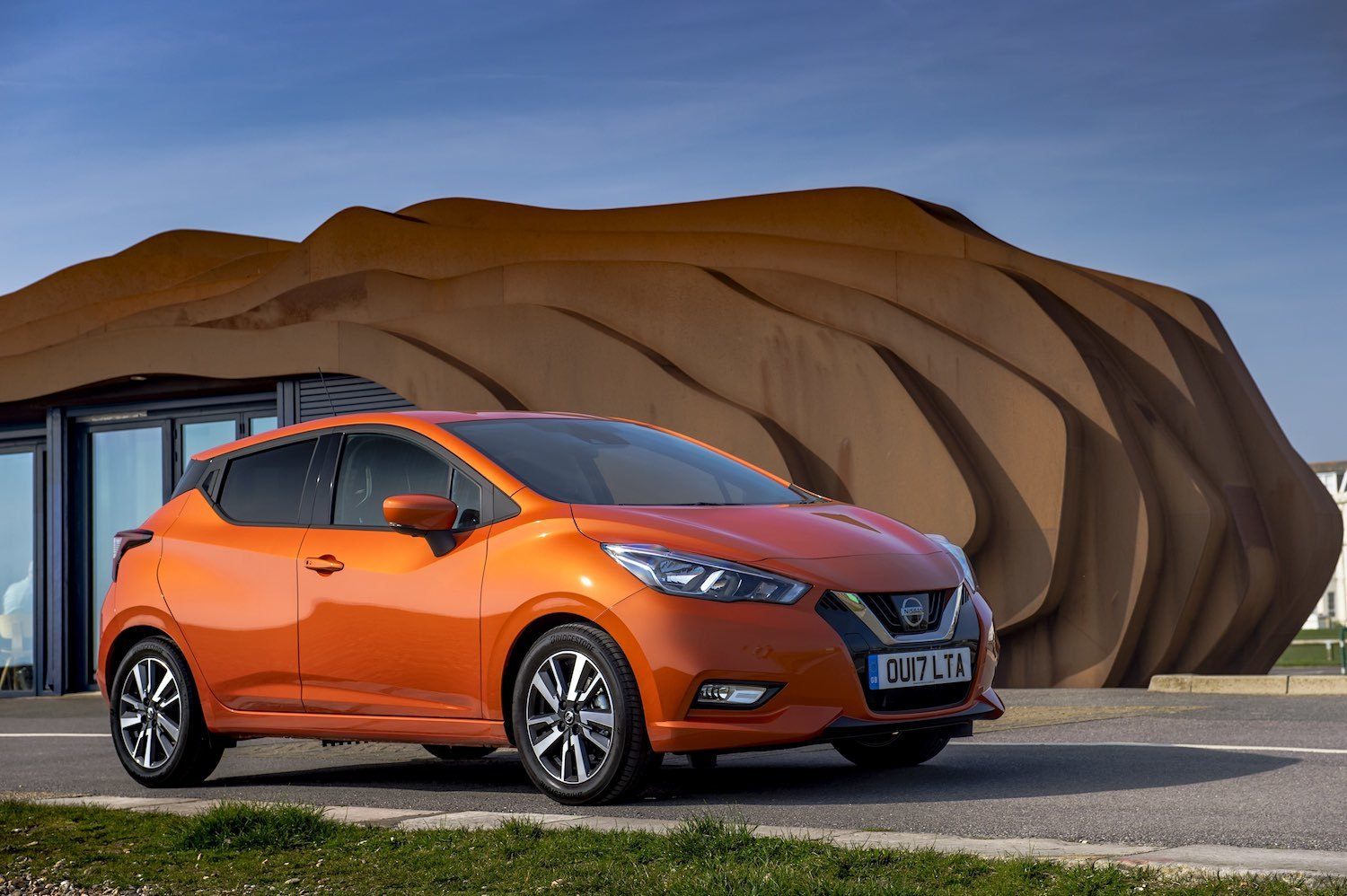 Tom Scanlan drives the All New Nissan Micra 2