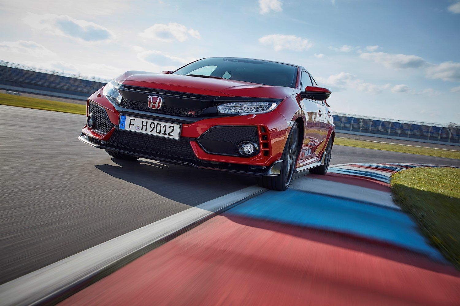 Tim Barnes-Clay reviews the 2018 Honda Civic Type R at the first drives 10