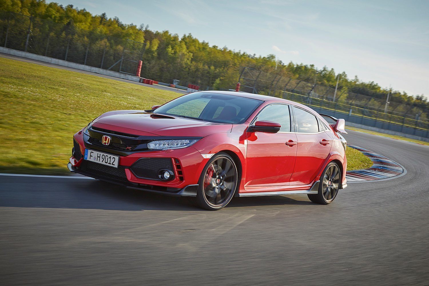 Tim Barnes-Clay reviews the 2018 Honda Civic Type R at the first drives 2
