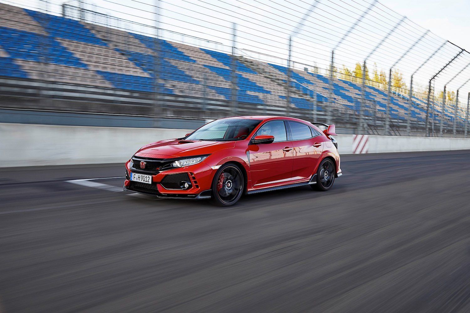 Tim Barnes-Clay reviews the 2018 Honda Civic Type R at the first drives 3