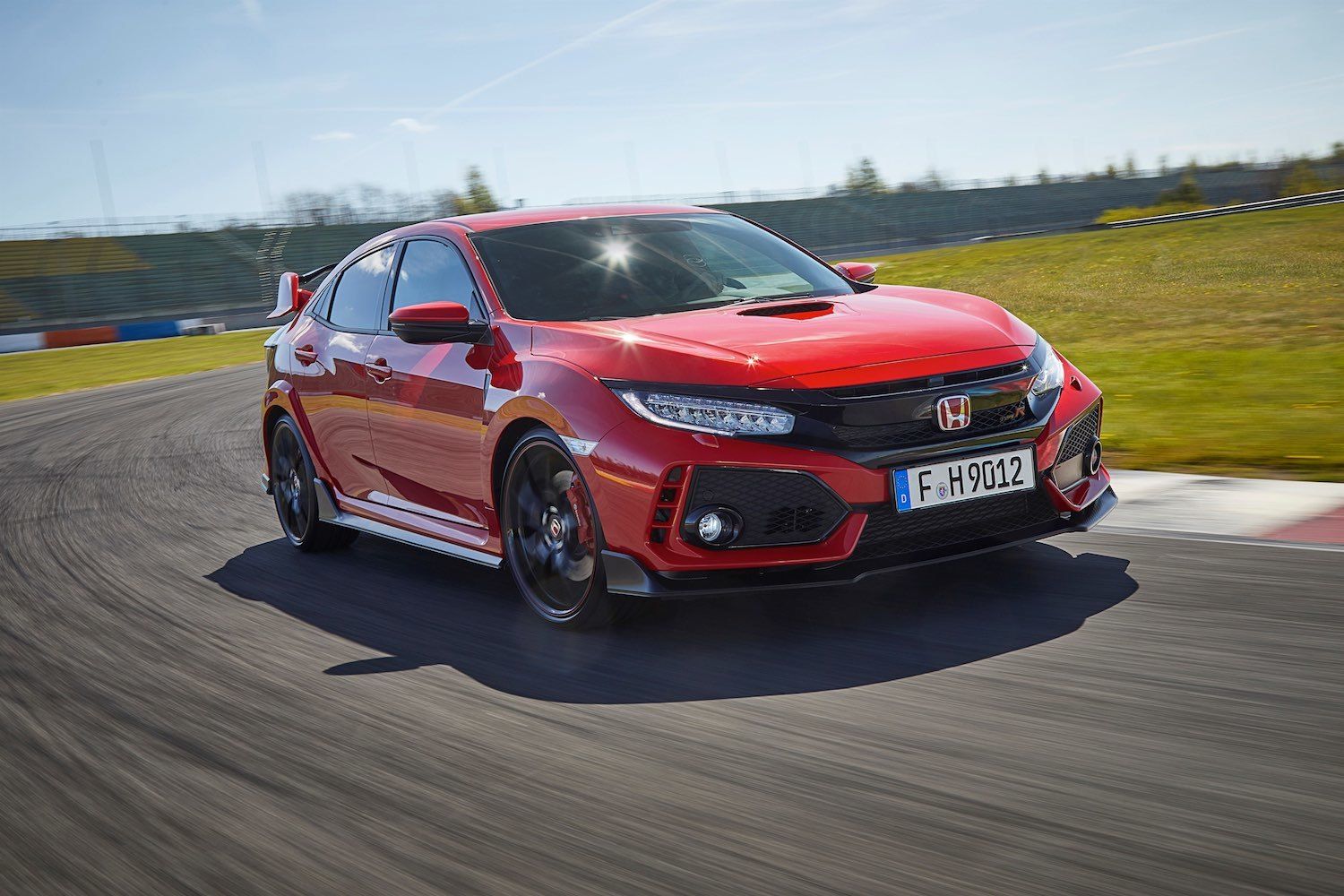 Tim Barnes-Clay reviews the 2018 Honda Civic Type R at the first drives 4