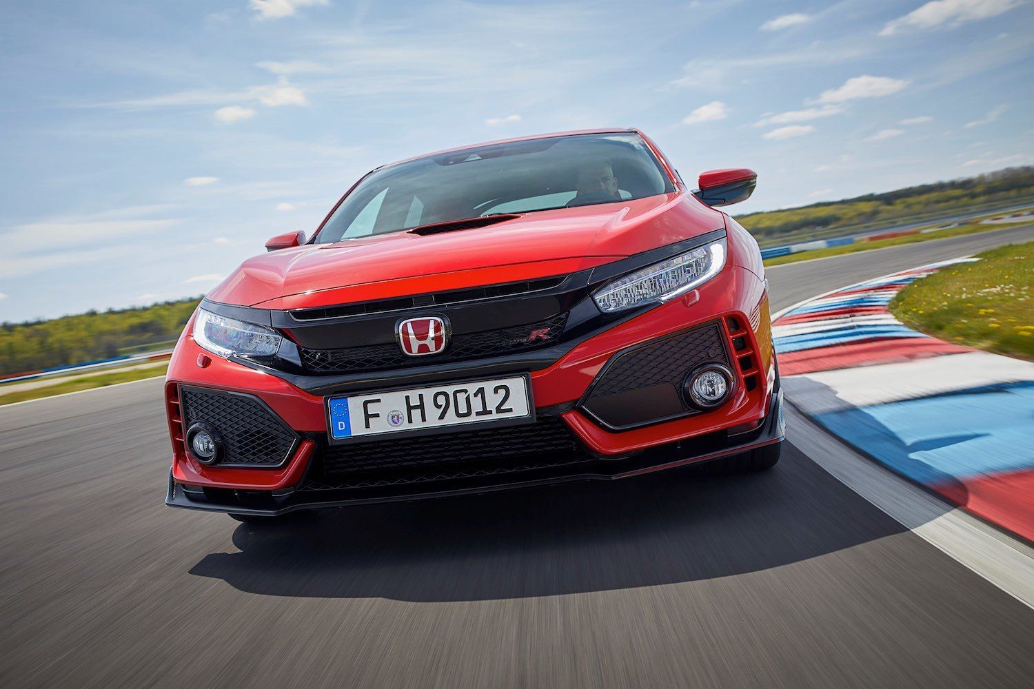 Tim Barnes-Clay reviews the 2018 Honda Civic Type R at the first drives 5