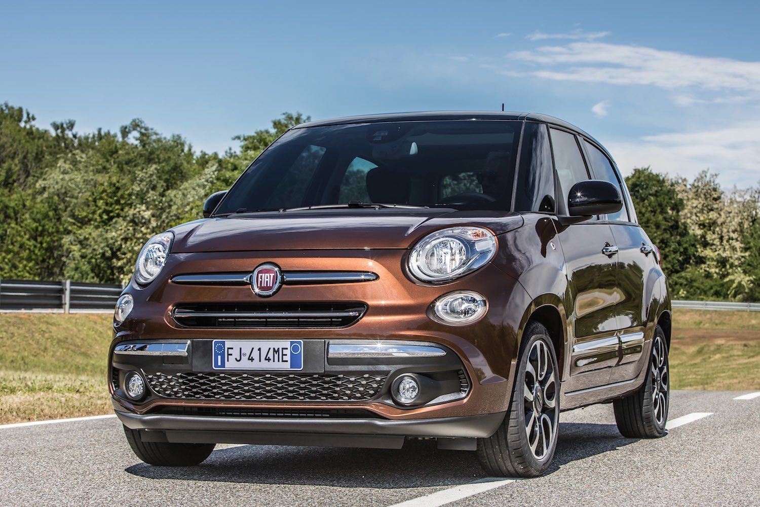 Tim Barnes-Clay reviews the New Fiat 500L from the first drive in Italy 1
