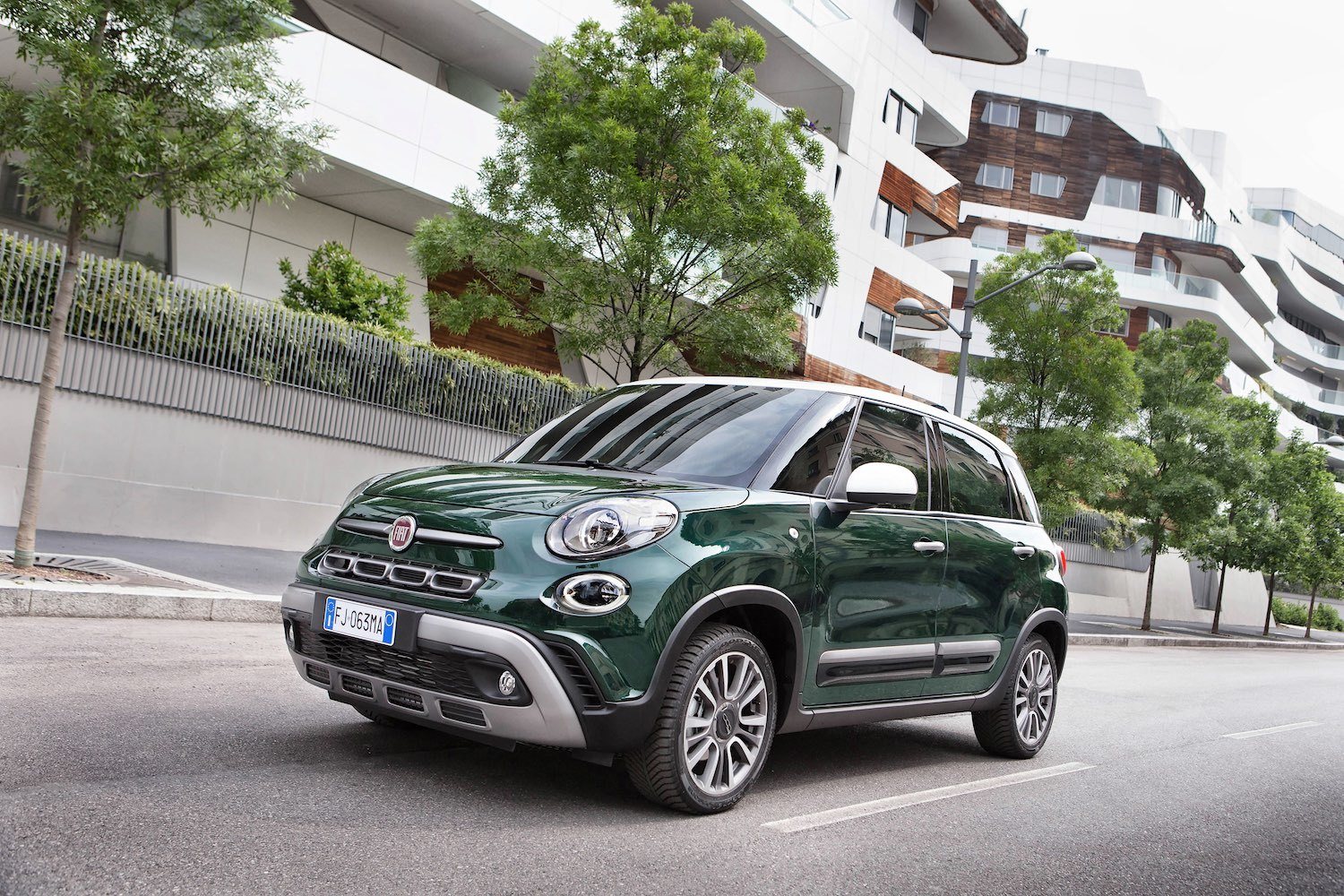 Tim Barnes-Clay reviews the New Fiat 500L from the first drive in Italy 12
