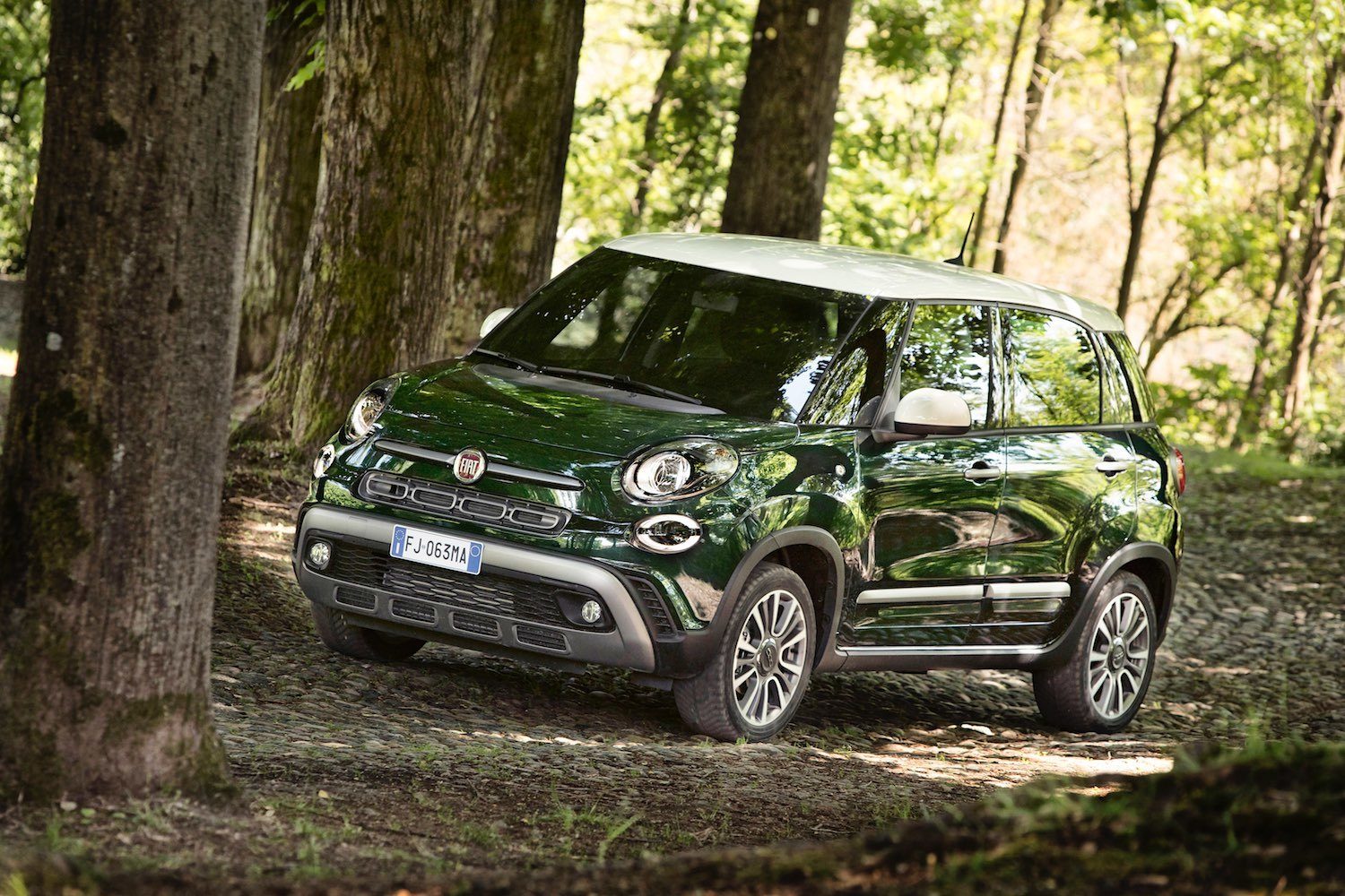 Tim Barnes-Clay reviews the New Fiat 500L from the first drive in Italy 14