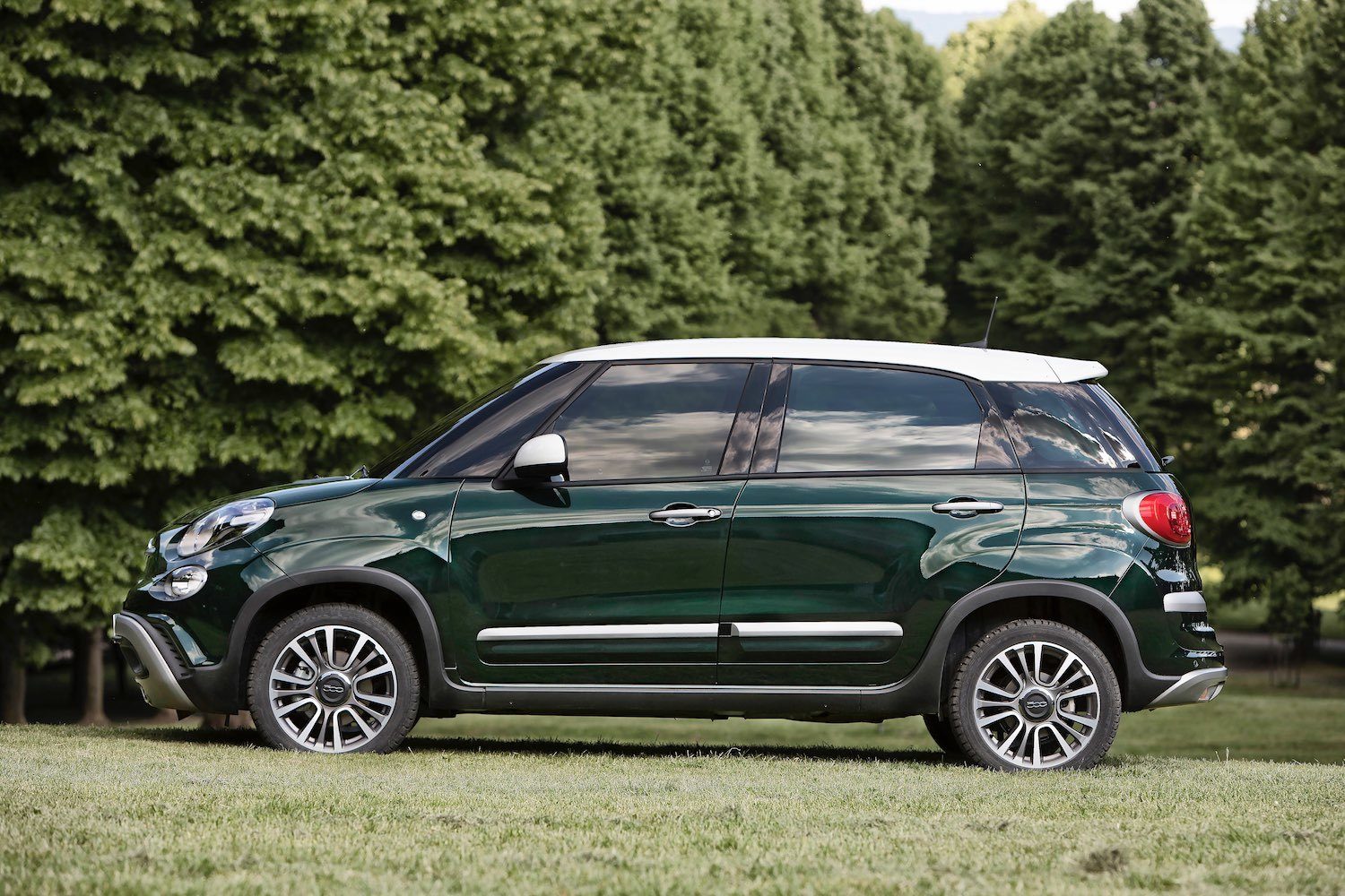 Tim Barnes-Clay reviews the New Fiat 500L from the first drive in Italy 15