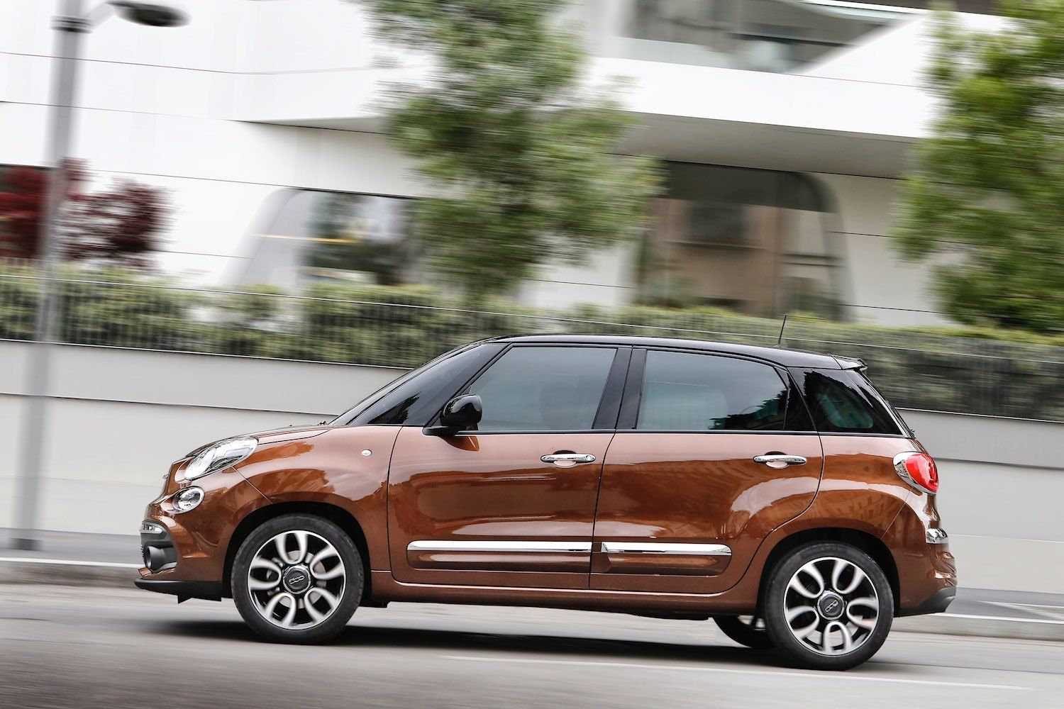 Tim Barnes-Clay reviews the New Fiat 500L from the first drive in Italy 17