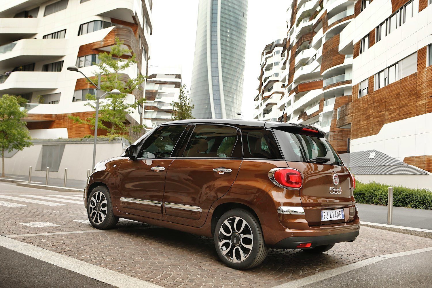 Tim Barnes-Clay reviews the New Fiat 500L from the first drive in Italy 18