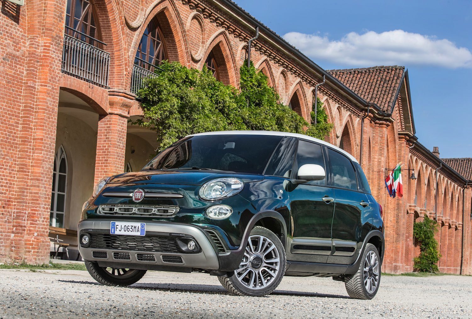 Tim Barnes-Clay reviews the New Fiat 500L from the first drive in Italy 4