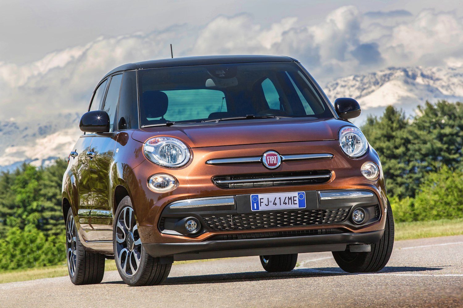Tim Barnes-Clay reviews the New Fiat 500L from the first drive in Italy 7