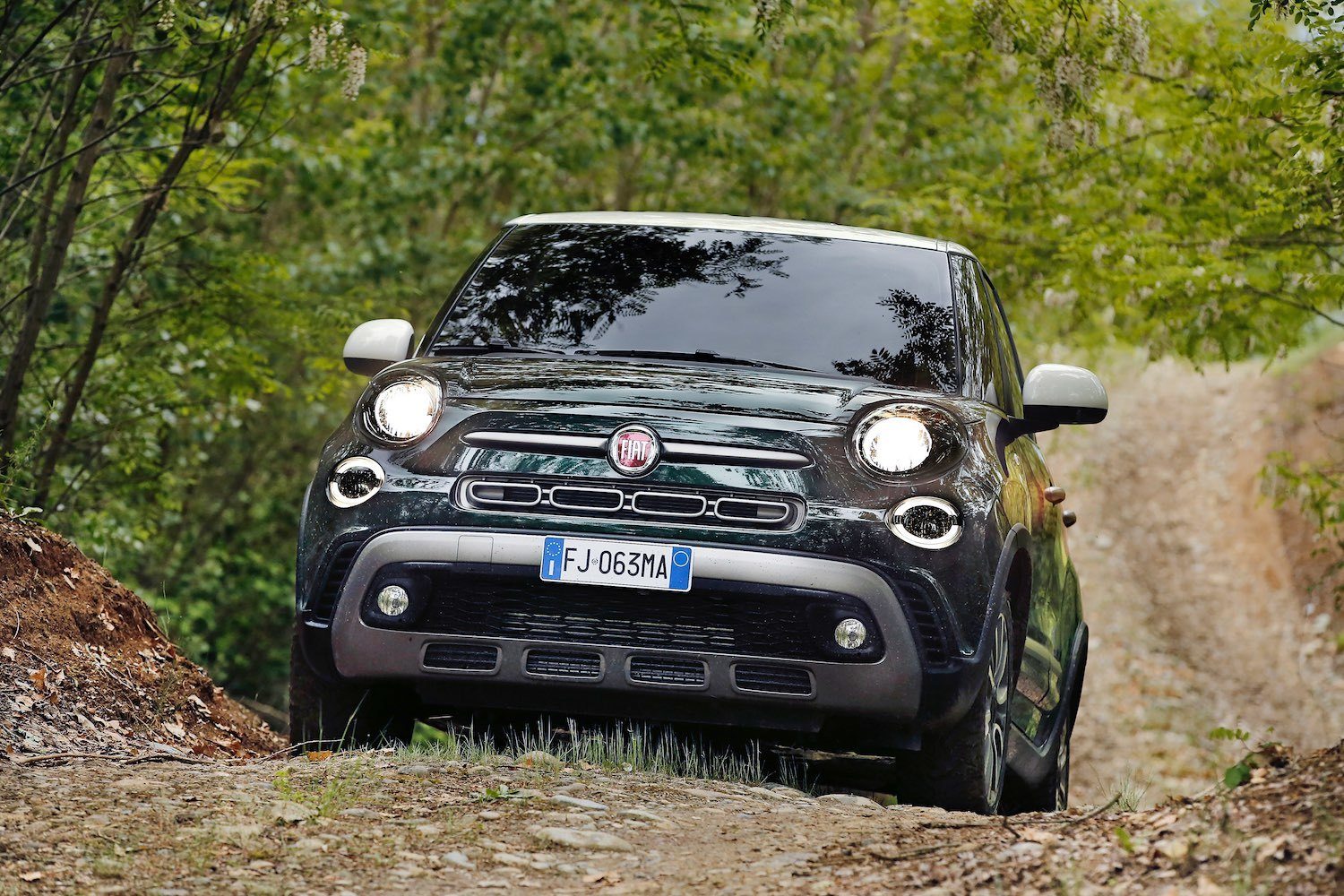 Tim Barnes-Clay reviews the New Fiat 500L from the first drive in Italy 8