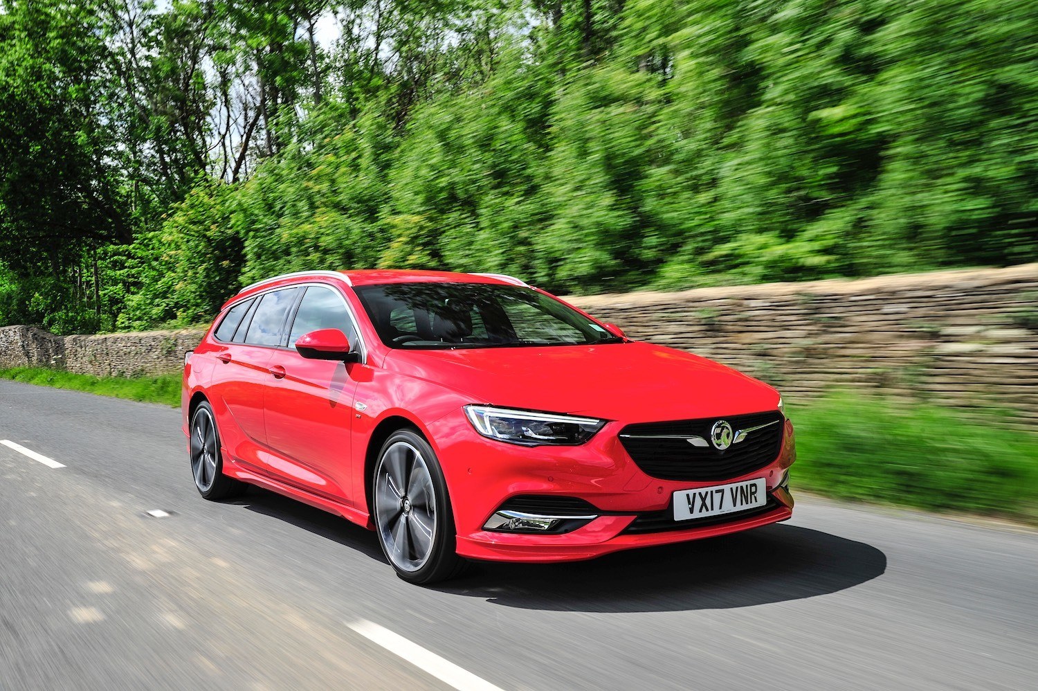 drive-Tom Scanlan Reviews the New Vauxhall Insignia Sports Tourer 1
