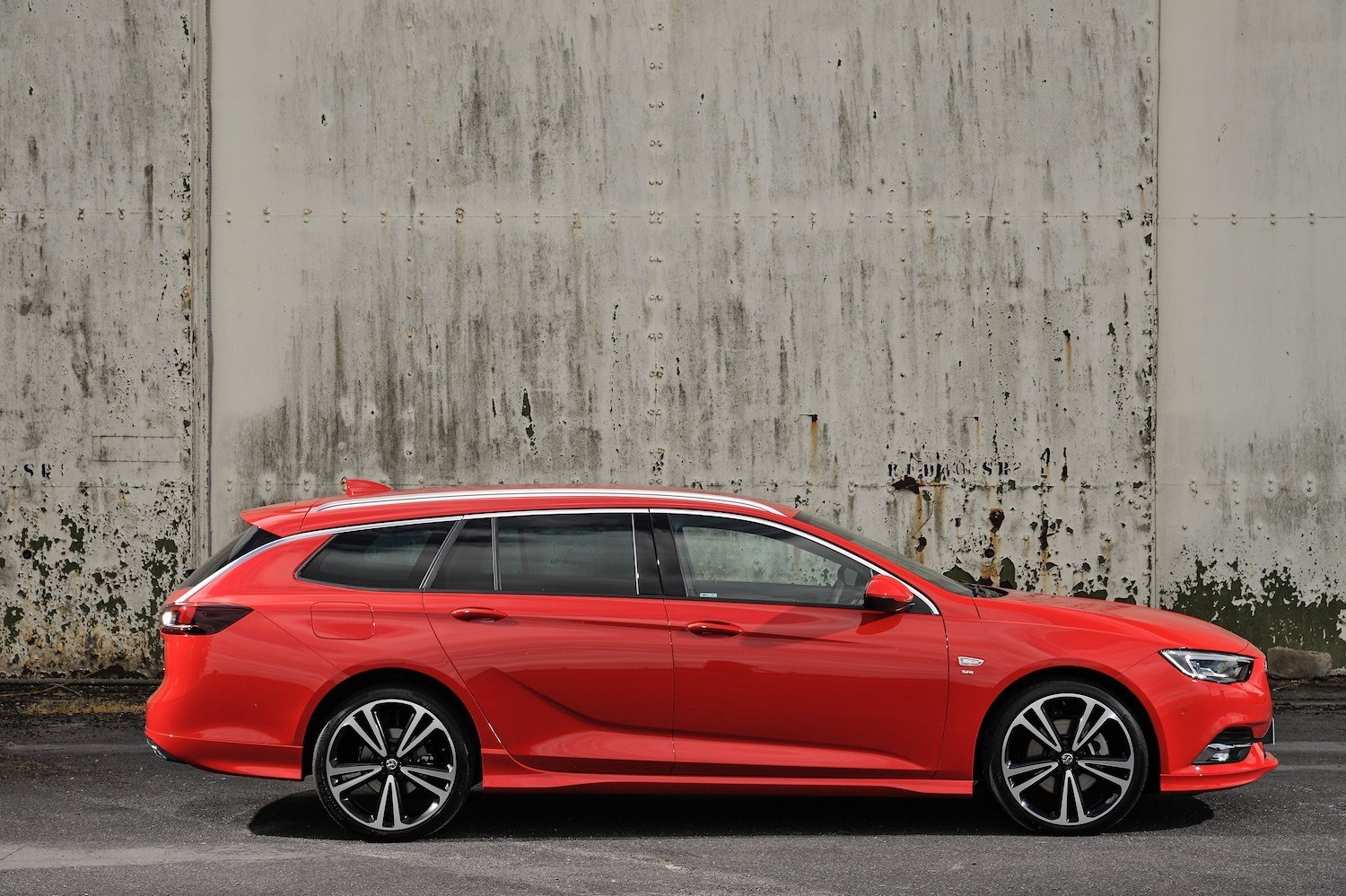 drive-Tom Scanlan Reviews the New Vauxhall Insignia Sports Tourer 16
