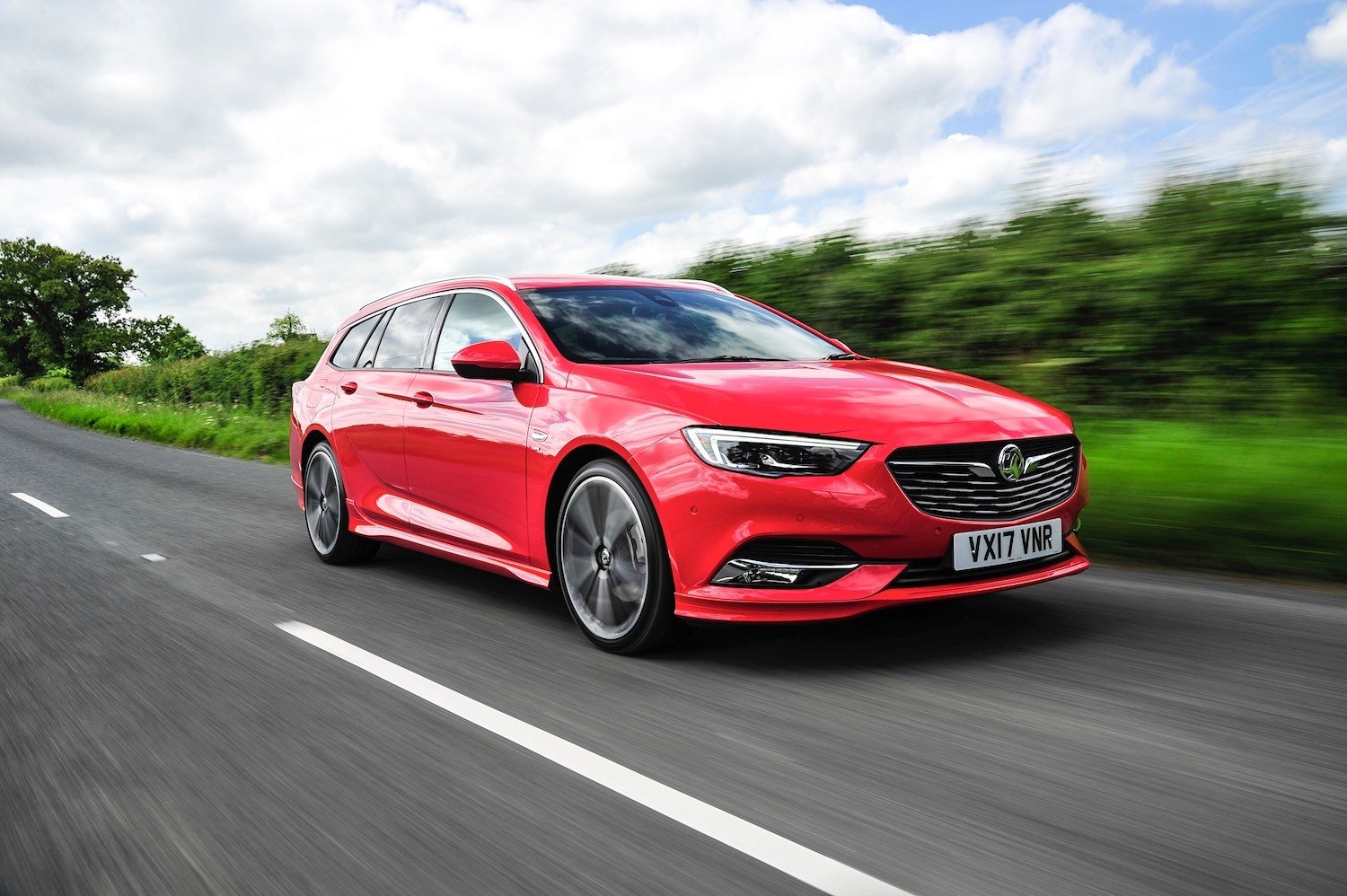 drive-Tom Scanlan Reviews the New Vauxhall Insignia Sports Tourer 2