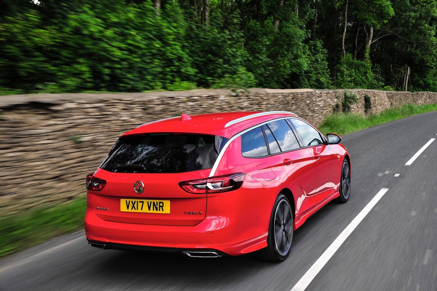 drive-Tom Scanlan Reviews the New Vauxhall Insignia Sports Tourer 3