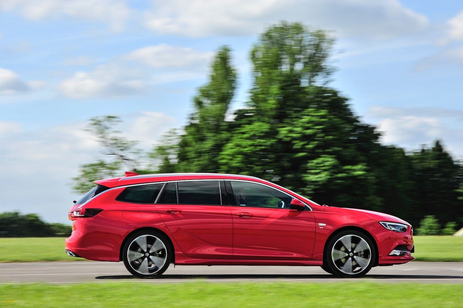 drive-Tom Scanlan Reviews the New Vauxhall Insignia Sports Tourer 5