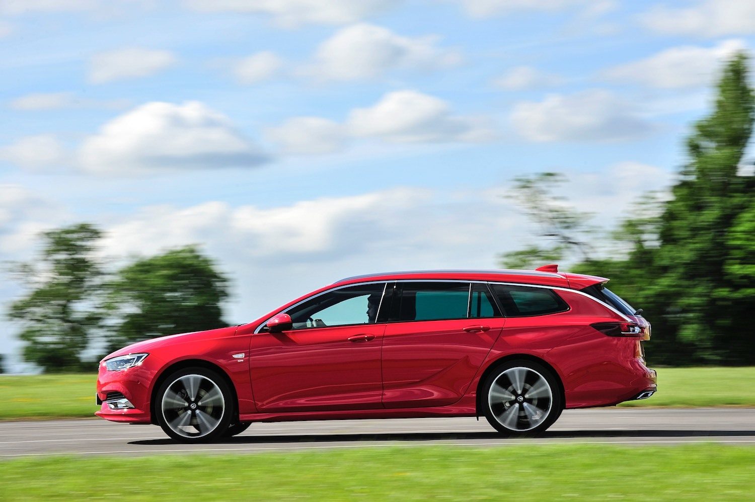 drive-Tom Scanlan Reviews the New Vauxhall Insignia Sports Tourer 6
