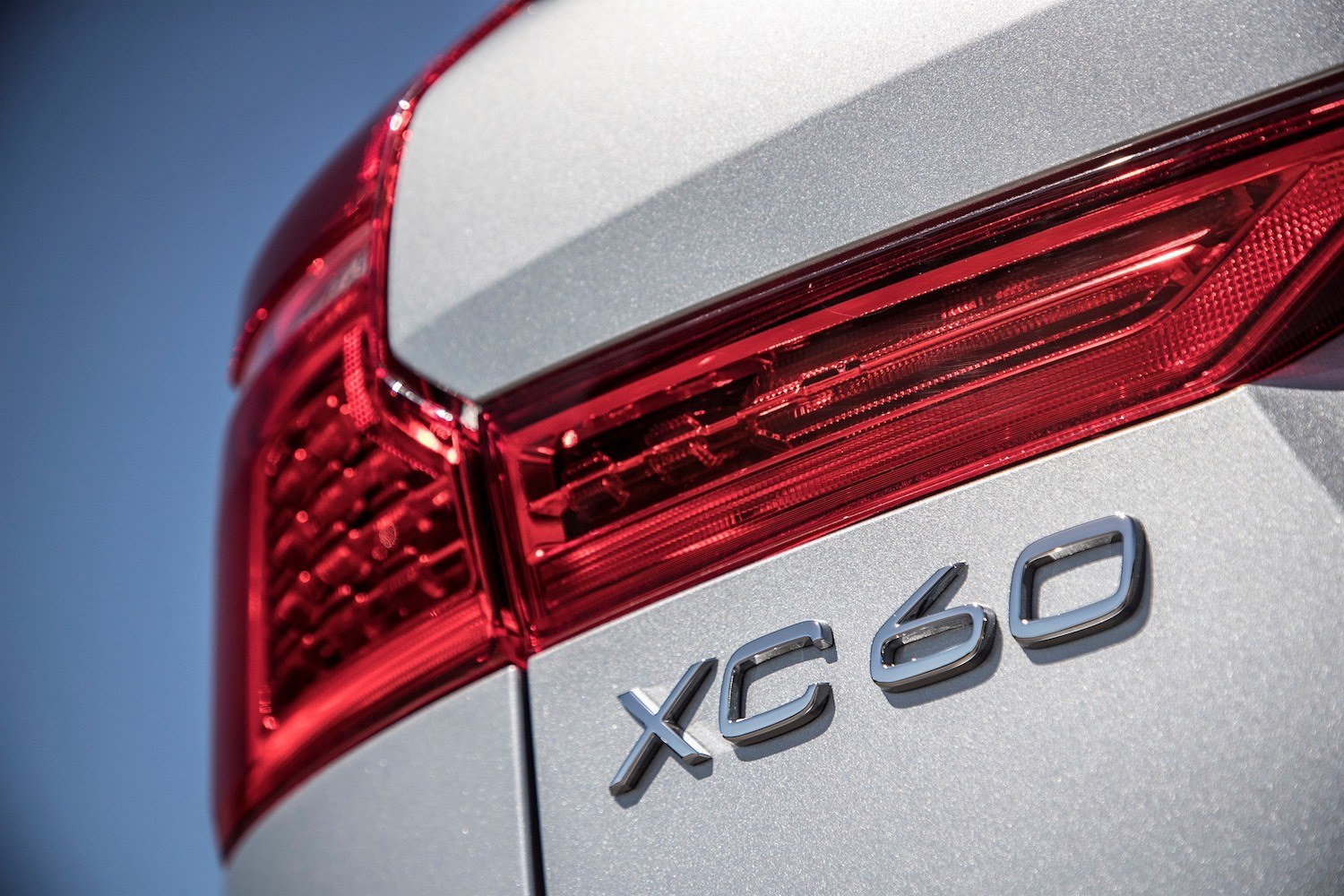 Neil Lyndon reviews the All New Volvo XC60 for Drive 19