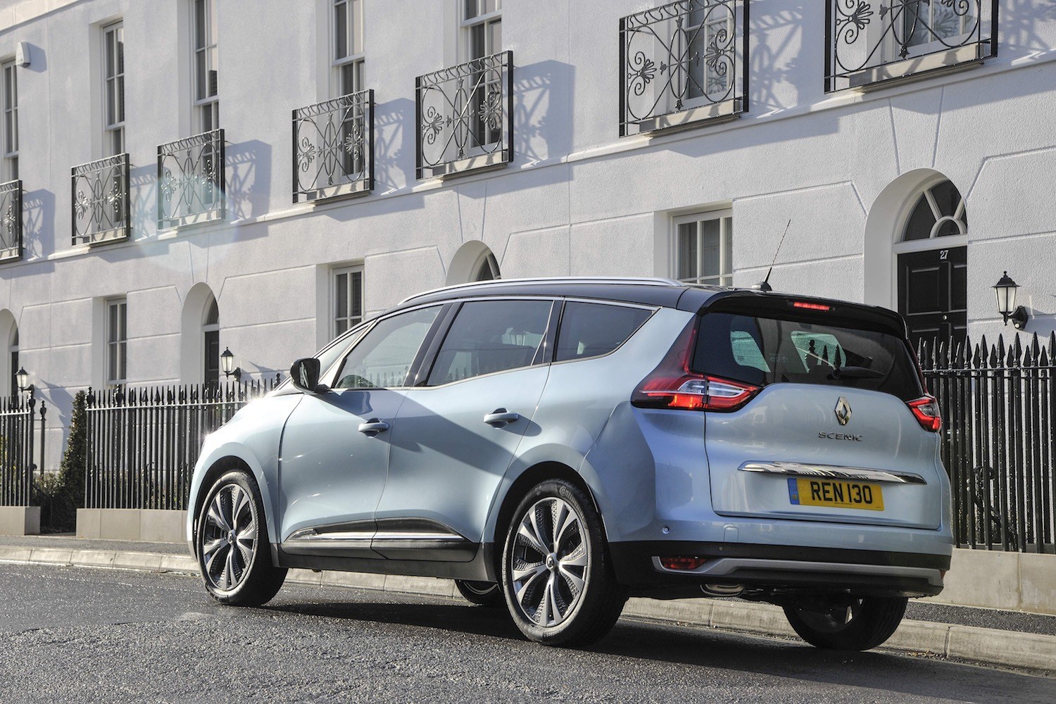 Neil Lyndon reviews the lates Renault Scenic for Drive 16