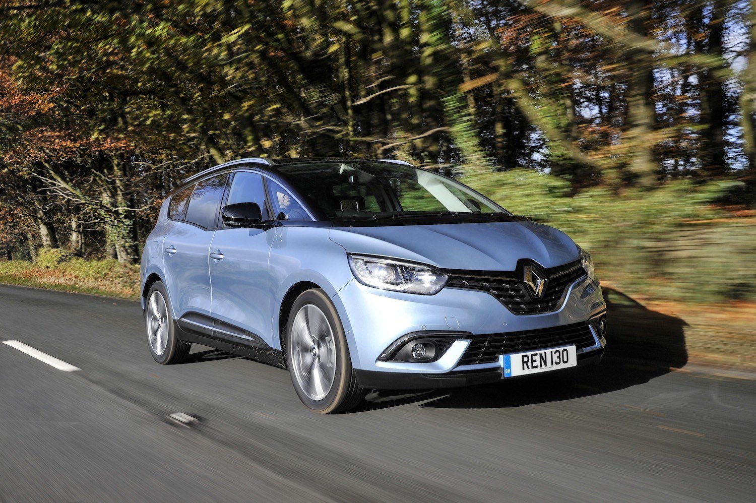 Neil Lyndon reviews the lates Renault Scenic for Drive 18