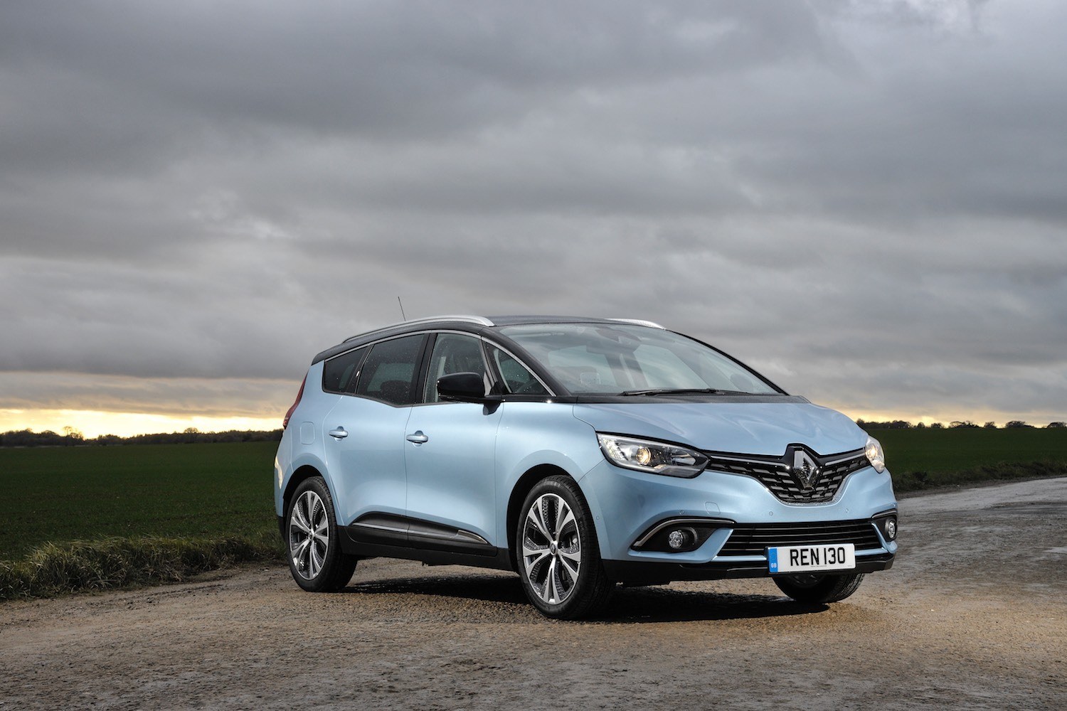 Neil Lyndon reviews the lates Renault Scenic for Drive 20