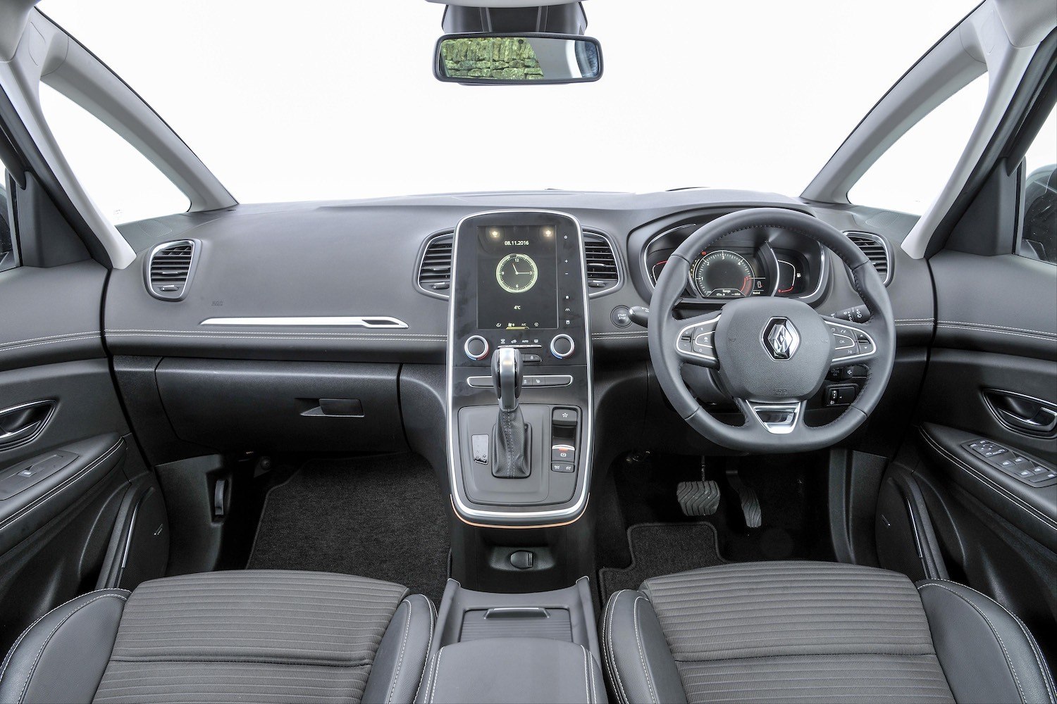 Neil Lyndon reviews the lates Renault Scenic for Drive 25