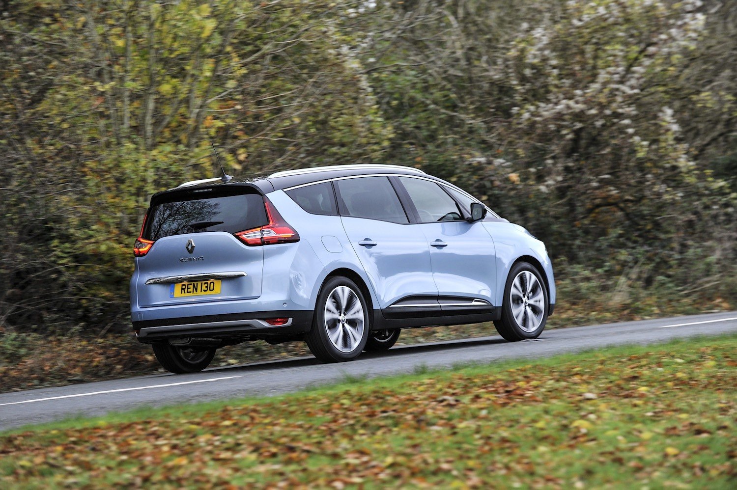 Neil Lyndon reviews the lates Renault Scenic for Drive 7