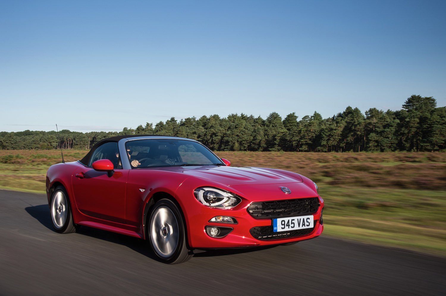 Tom Scanlan reviews the Fiat 124 Spider for Drive 1