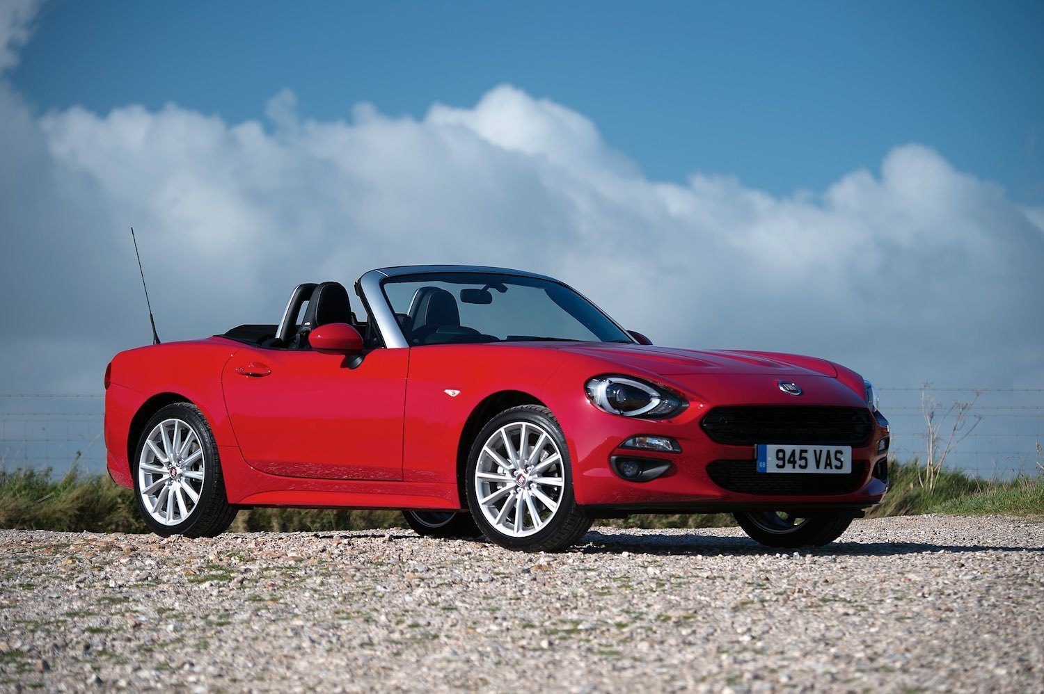 Tom Scanlan reviews the Fiat 124 Spider for Drive 9