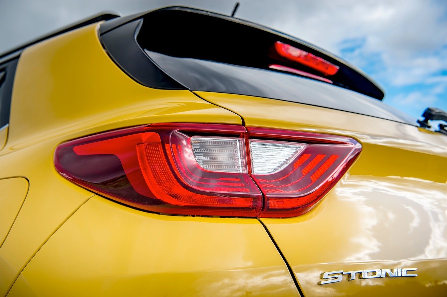 All New Kia Stonic reviewed by Tom Scanlan for Drive 8