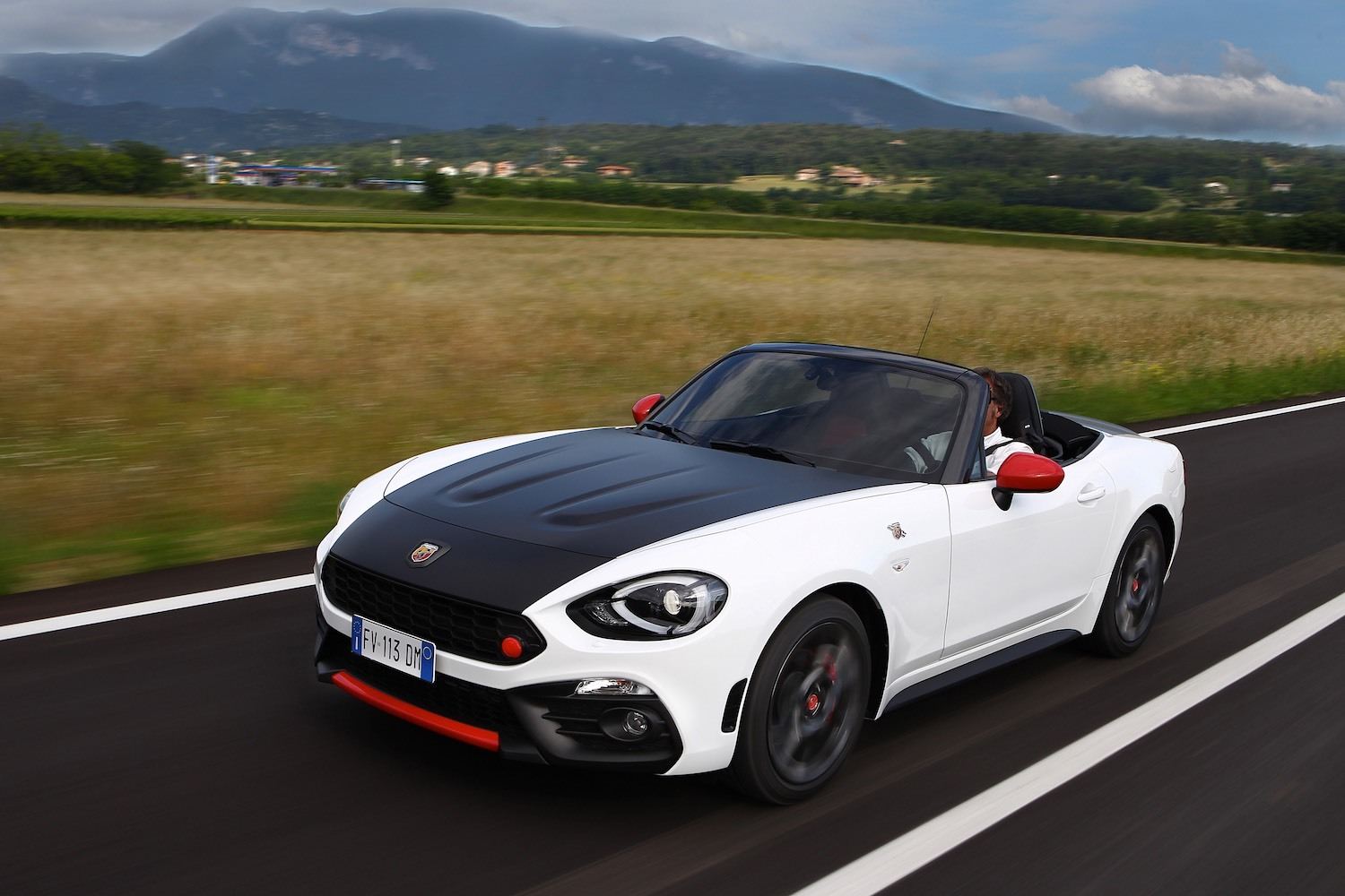 Jonathan Humphrey reviews the Abarth 124 Spider for Drive 10