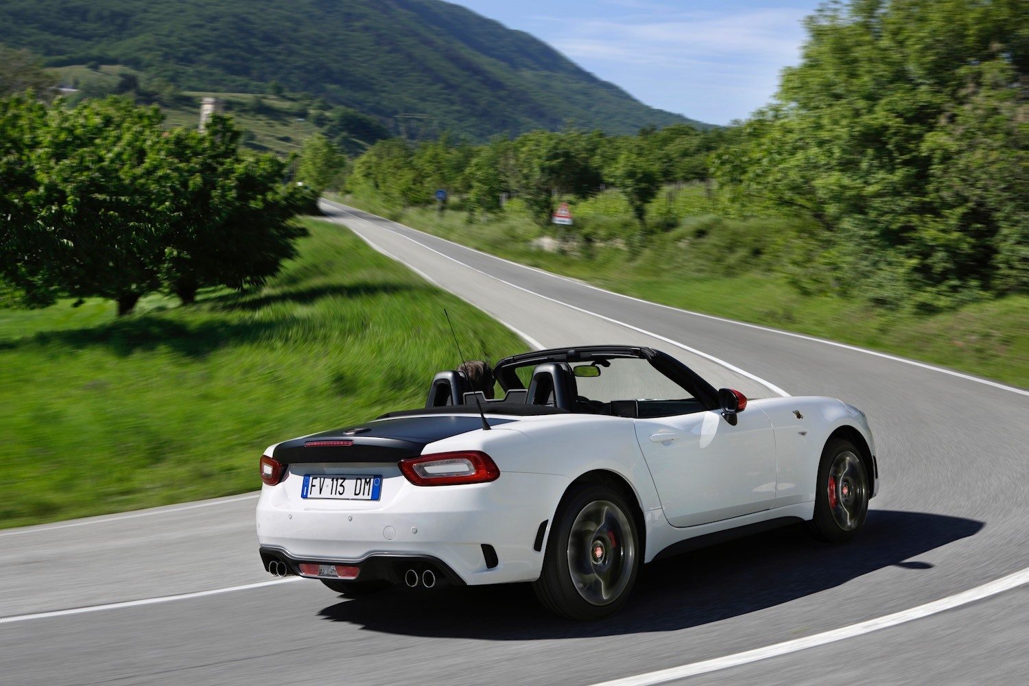 Jonathan Humphrey reviews the Abarth 124 Spider for Drive 13