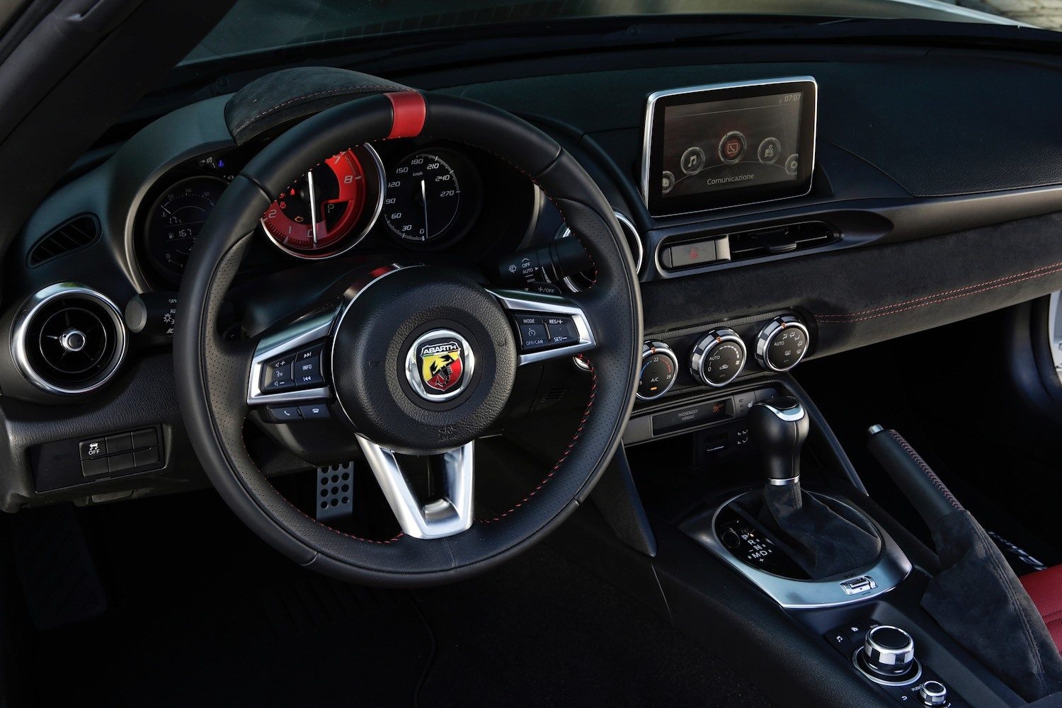 Jonathan Humphrey reviews the Abarth 124 Spider for Drive 19