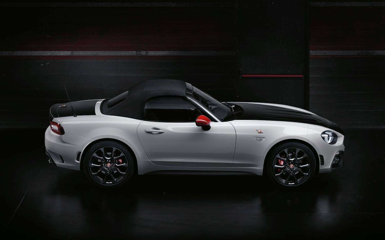 Jonathan Humphrey reviews the Abarth 124 Spider for Drive 2